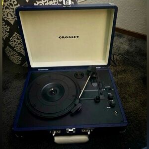Crosley Cruiser Deluxe Bluetooth record player